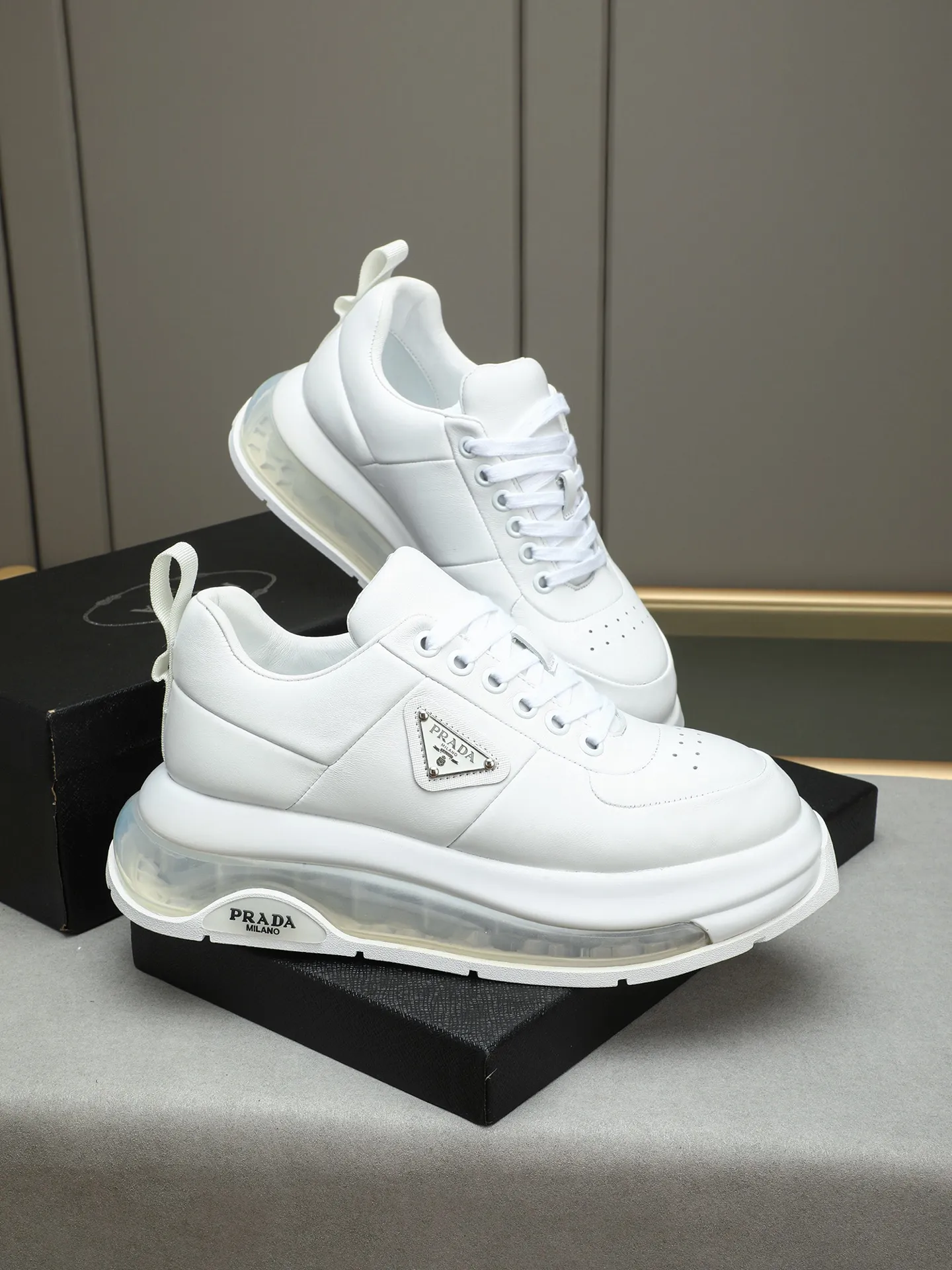 Men's shoes 💰640 Prada/Prada Men's casual shipping, imported cowhide upper, prada triangle logo, lambskin lining, original air cushion sole, rubber sewing process, rubber bottom layer, excellent shock absorption effect, comfortable on the feet! Size: 39-44 (38 45 customized)
